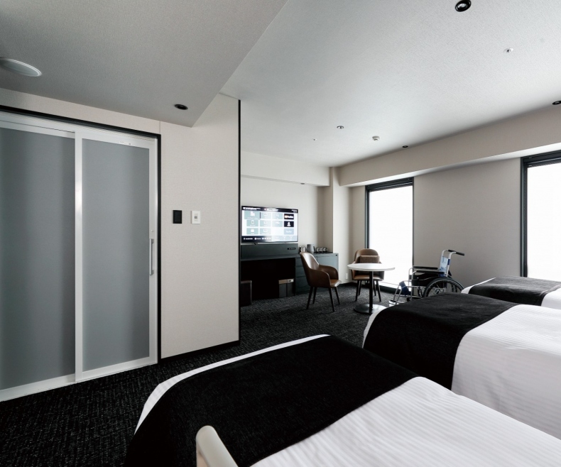 ユニバーサルトリプル