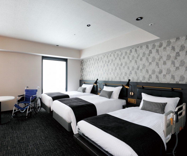 ユニバーサルトリプル