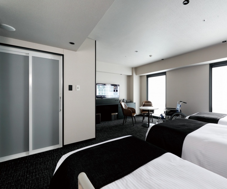 유니버설 트리플