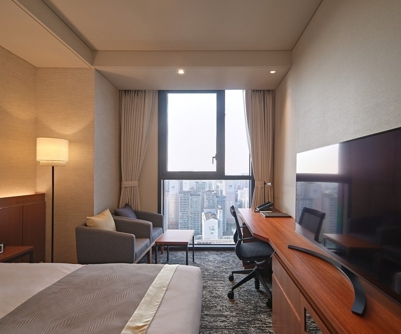 Guest Room Roynet Hotel Seoul - 790x658 Ea1e9d427fb5664c32c517a73e421e58 34e1d1d65f2db79f2d328242ef69e40ca9d28f9f