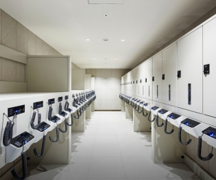 ロッカーとバゲージポート