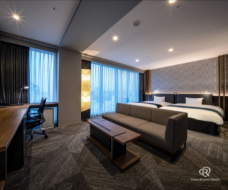 ジュニアスイート・フォース（大人料金でのご予約人数合わせて3台目・4代台目のベッドをご用意いたします）