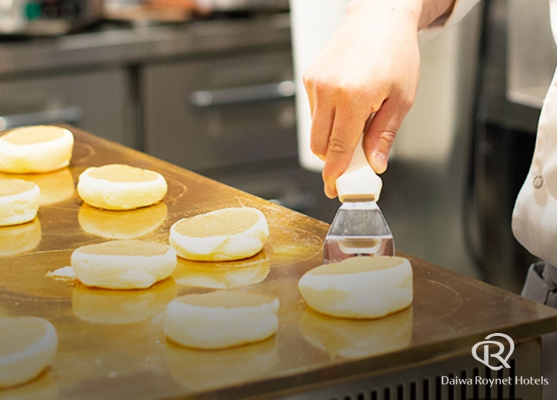 新鲜现烤的日式舒芙蕾松饼