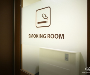 喫煙ブース