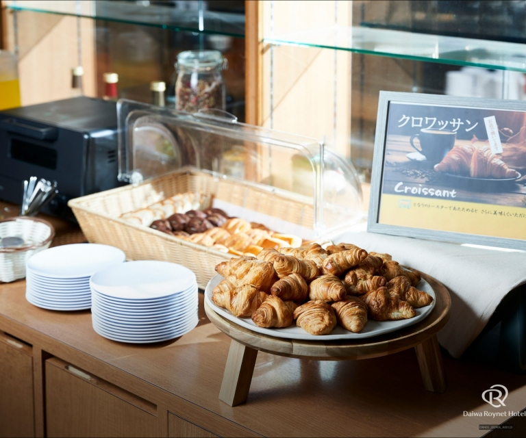 朝食ビュッフェ（パン各種）