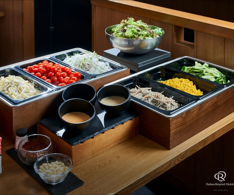 朝食ビュッフェ（サラダ各種）