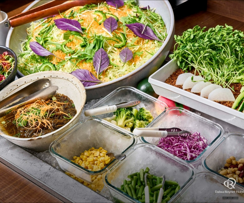 色鮮やかなサラダビュッフェ