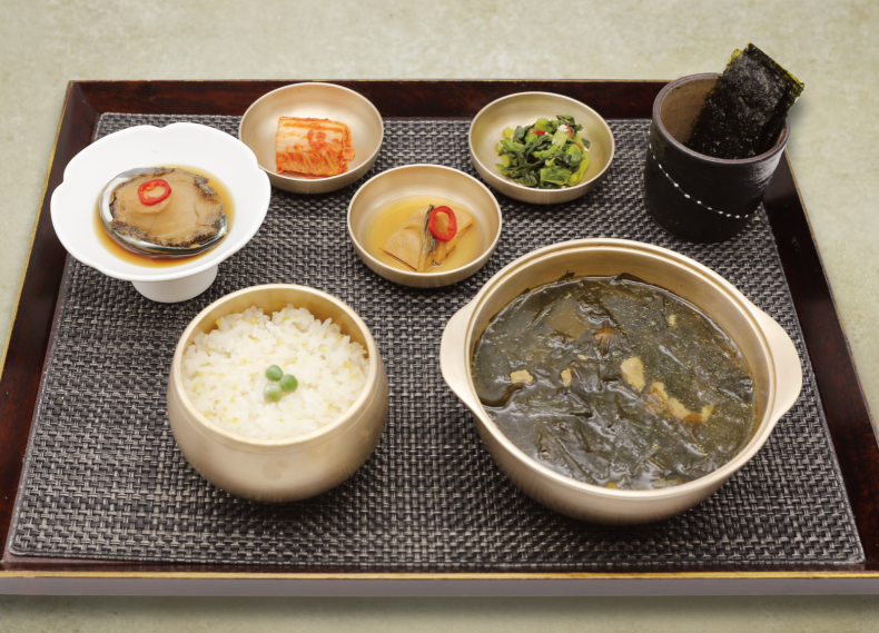 한우 소고기 미역국 반상
