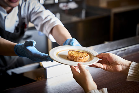 ライブキッチンで料理し出来たてを味わえるフレンチトースト画像