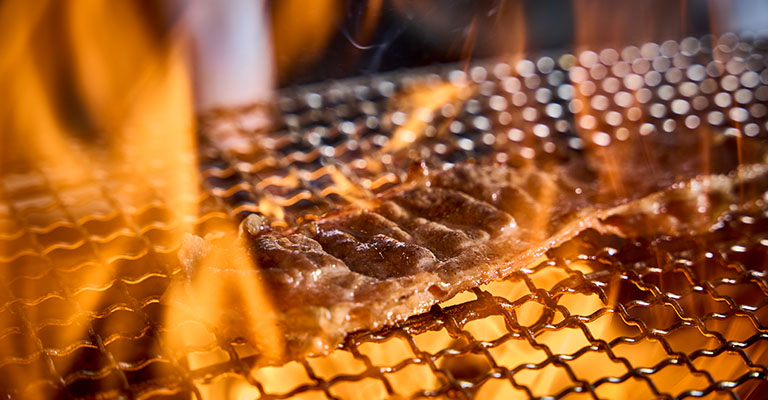 ライブキッチンで料理し出来たて味わえるクすき焼き丼