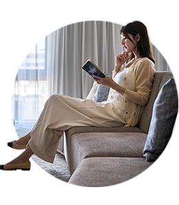 ホテルで休憩しているイメージ画像