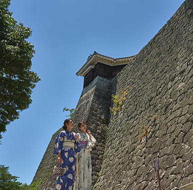 松屋城周辺を歩いている画像